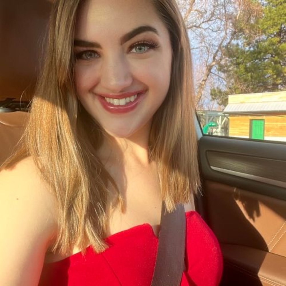 Meet your Posher, Alexis